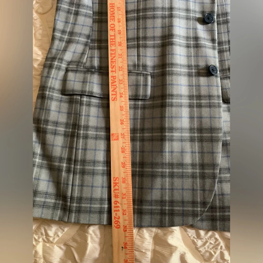 Turnbury‎ Plaid Gray Sport Coat with Classic Design